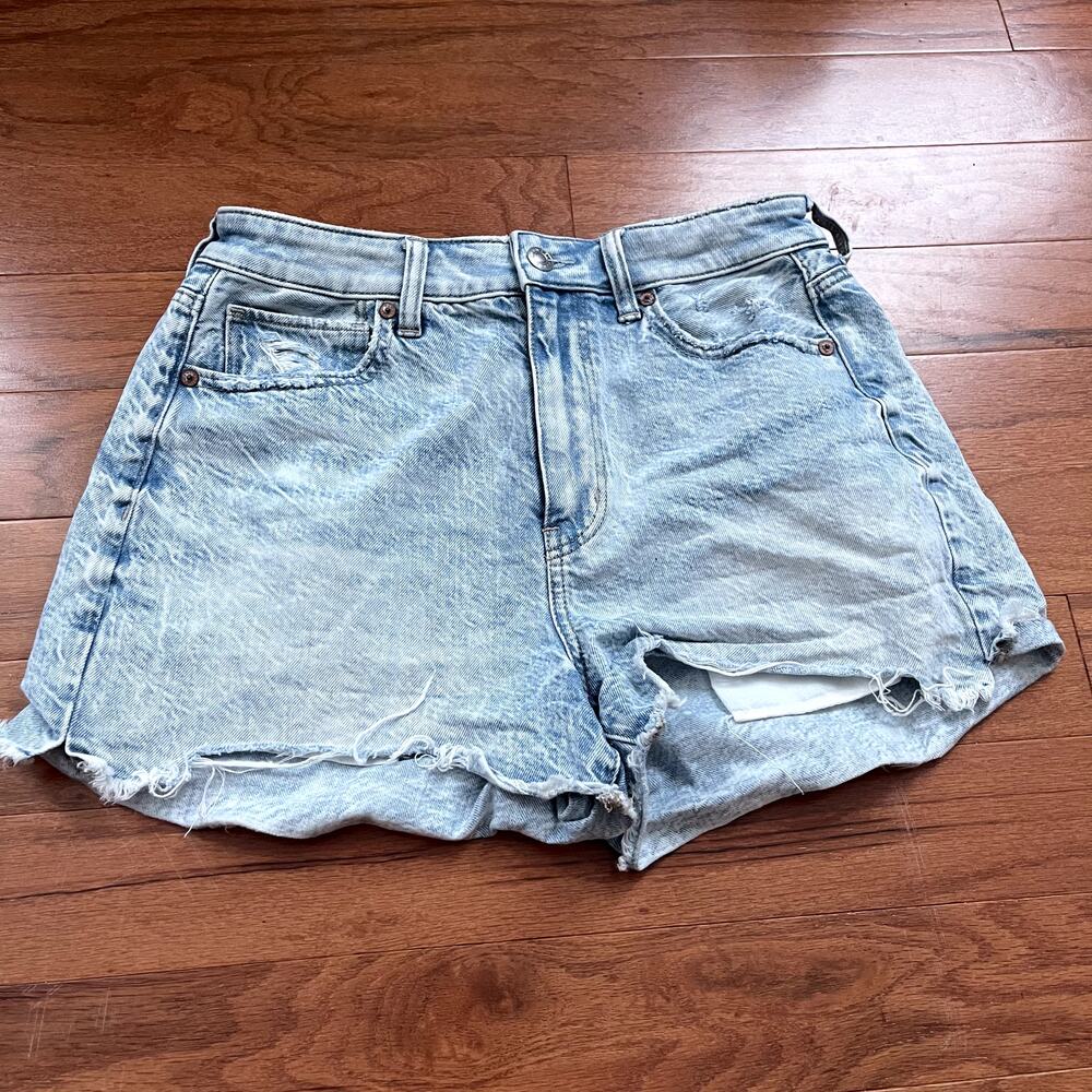 American Eagle Light Wash Blue Mom Denim Jean Shorts Size 6